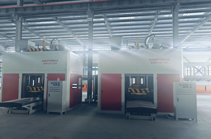 全自動(dòng)水平開(kāi)型熱芯機(jī)